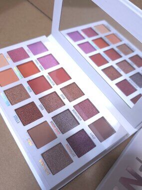 KAB Cosmetics DAY + NIGHT Eye Shadow Palette 18 Shades Nudes Pinks Shimmers NEW